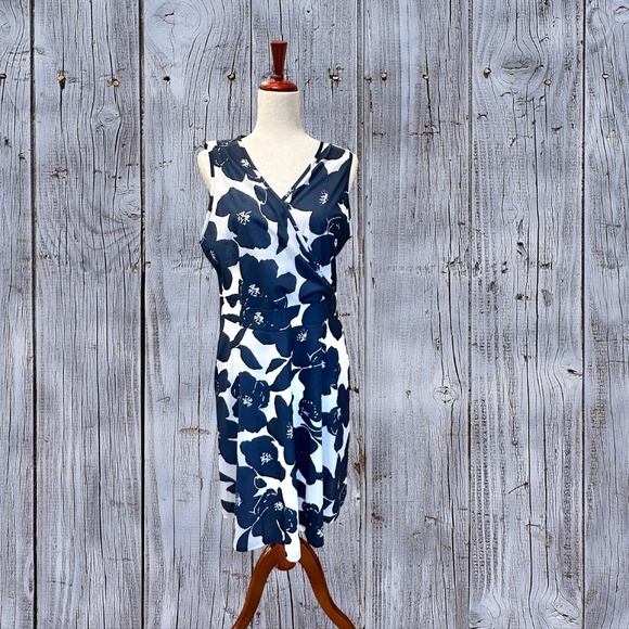 Guberry Wrap V-Neck Sleeveless Pullover Sundress Cover-Up Floral Blue & White XL - Picture 11 of 11